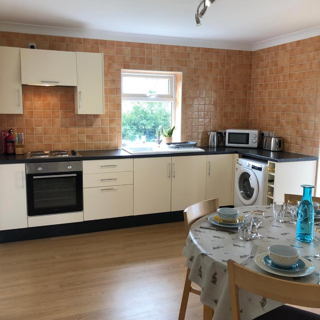The Annexe - Spacious 2 Bedroom Detached Cottage カーディガン エクステリア 写真